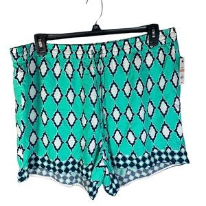 Women’s Crown and Ivey shorts size 2X